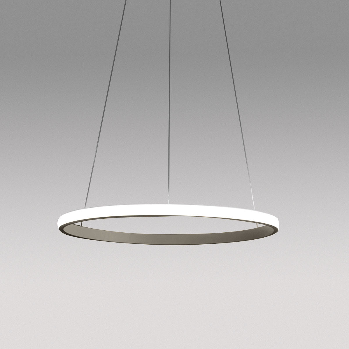GEALUCE Montatura in alluminio oro-bianco-titanio spazzolato. Diffusore in silicone bianco opale. LED IOLE S/1 D.60CM GEALUCE Montatura in alluminio oro-bianco-titanio spazzolato. Diffusore in silicone bianco opale. LED IOLE S/1 D.60CM